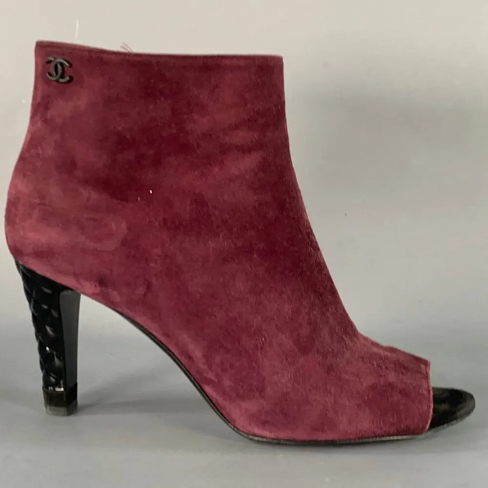 CHANEL boots in burgundy